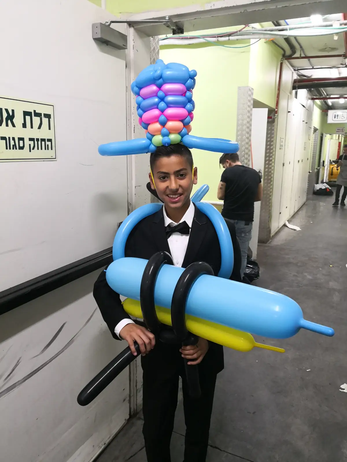 אמן בלונים לרחבה